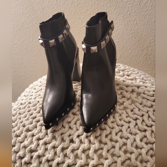 New Charles David Black Studded Bootie Boot size 6 - Picture 3 of 9